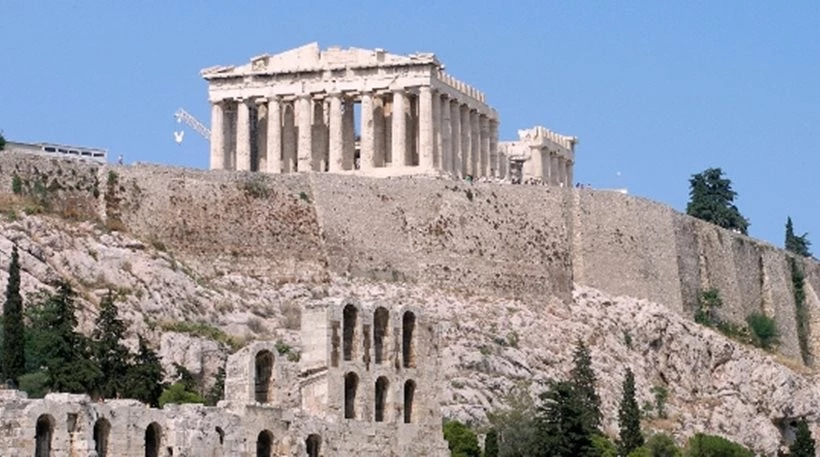 Θράσος χωρίς όρια: Πανό του Ρουβίκωνα στην Ακρόπολη! (Εικόνα)